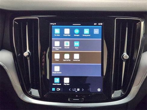 Used 2024 Volvo S60 B5 Core image 17