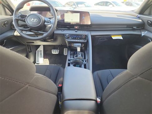 New 2025 Hyundai Elantra SEL image 11