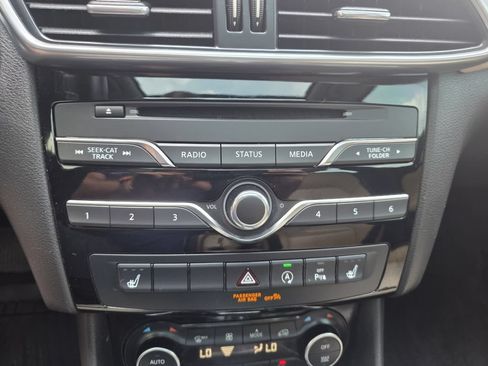Used 2019 INFINITI QX30 AWD w/ Navigation Package image 29