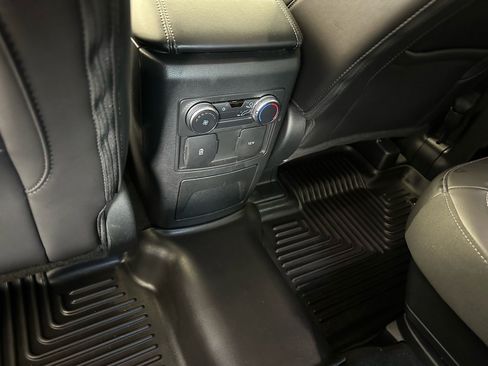 Used 2022 Ford Explorer XLT w/ Equipment Group 202A RWD image 24