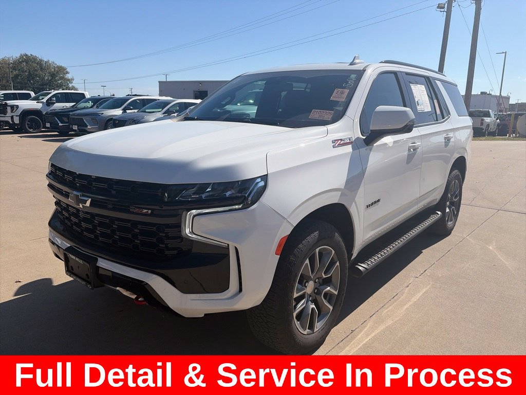 Used 2024 Chevrolet Tahoe Z71 w/ Luxury Package AWD/4WD image 3