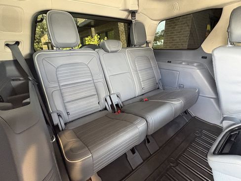 Used 2019 Lincoln Navigator Black Label w/ Cargo Package AWD/4WD image 32