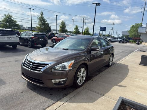 Used 2015 Nissan Altima 2.5 SL w/ Technology Package FWD image 7