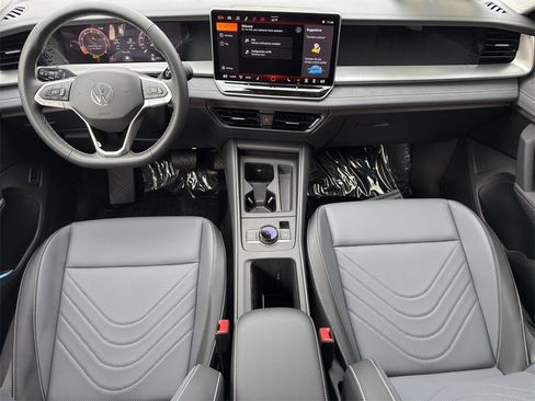 New 2026 Volkswagen Tiguan SE image 24