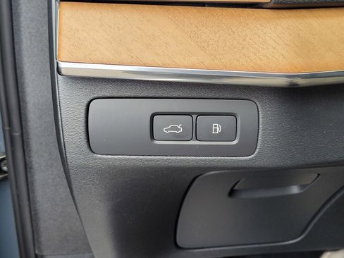 Certified 2023 Volvo XC90 T8 Plus w/ Protection Package Premier image 18