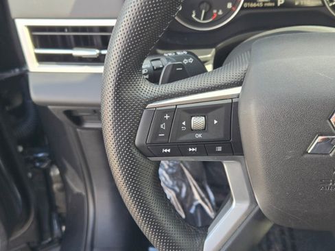 Used 2025 Mitsubishi Outlander SE image 31