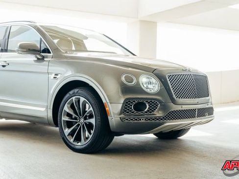 Used 2017 Bentley Bentayga image 57