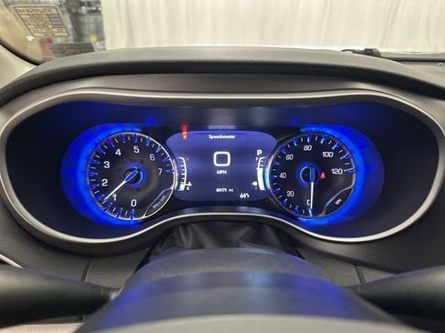 Used 2022 Chrysler Pacifica Touring-L image 14