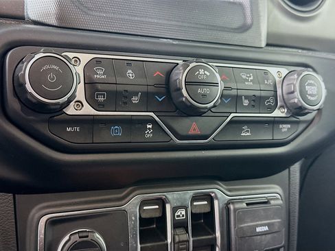 Used 2023 Jeep Wrangler Unlimited w/ Cold Weather Group AWD/4WD image 23