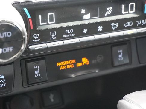 Used 2022 Toyota RAV4 SE w/ Convenience Package AWD/4WD image 32