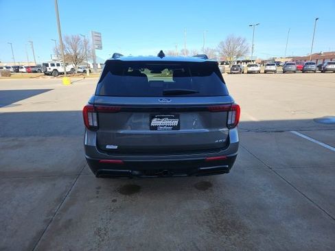 Used 2025 Ford Explorer ST-Line image 6