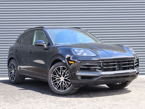 Certified 2024 Porsche Cayenne AWD/4WD image 8