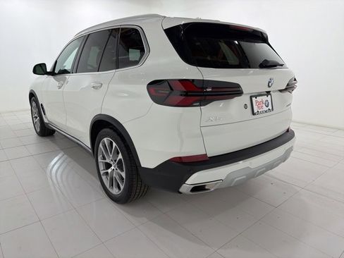 Used 2026 BMW X5 xDrive40i w/ Climate Comfort Package image 3