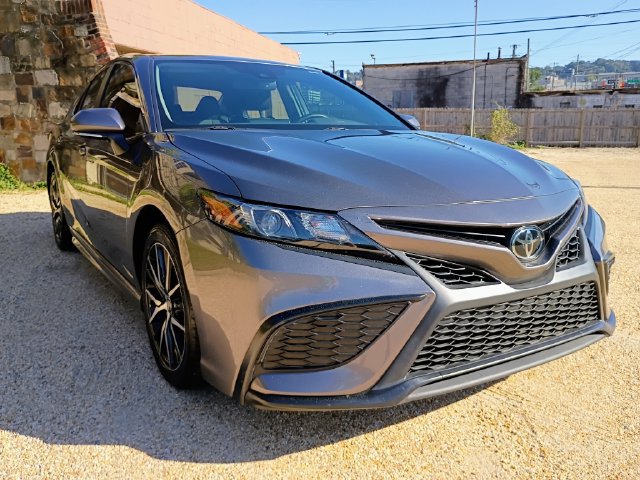 Used 2023 Toyota Camry SE w/ Convenience Package FWD image 2