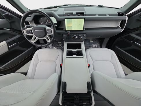 Certified 2025 Land Rover Defender 130 X-Dynamic SE AWD/4WD image 9