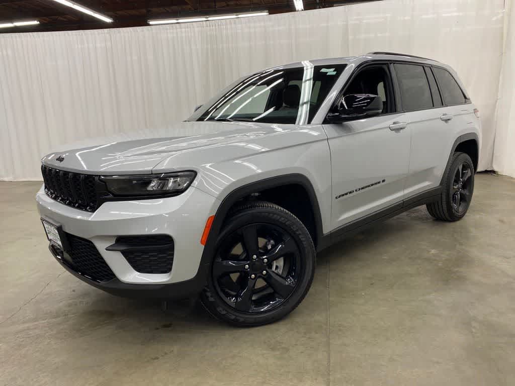 Used 2023 Jeep Grand Cherokee Altitude AWD/4WD image 1