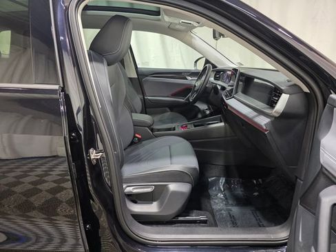 Certified 2025 Volkswagen Tiguan SE w/ Panoramic Sunroof Package image 34