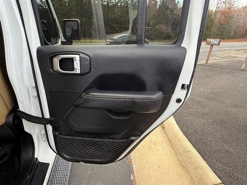 Used 2019 Jeep Wrangler Unlimited Sahara image 17