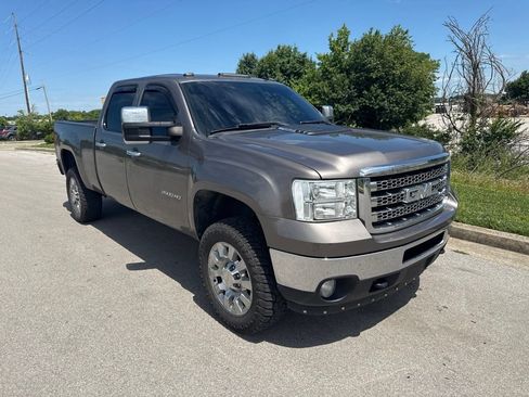 Used 2012 GMC Sierra 2500 SLE w/ SLE Preferred Package AWD/4WD image 2