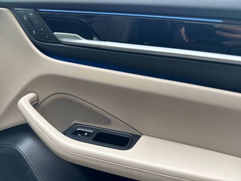 Certified 2025 Porsche Macan Electric image 20