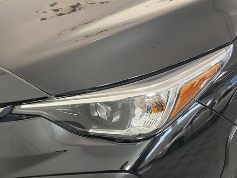 Used 2024 Subaru Crosstrek 2.0i Premium image 9