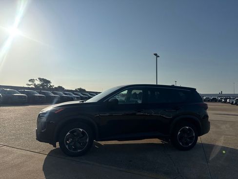 Certified 2025 Nissan Rogue SV AWD/4WD image 11
