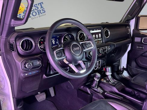 Used 2023 Jeep Wrangler Unlimited Sahara AWD/4WD image 18