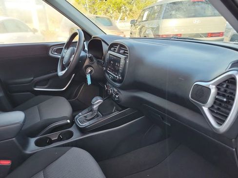 Used 2023 Kia Soul LX image 31