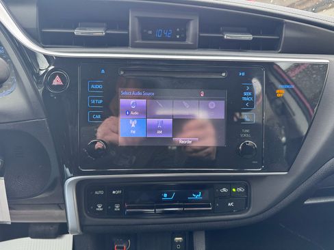 Used 2019 Toyota Corolla LE image 18