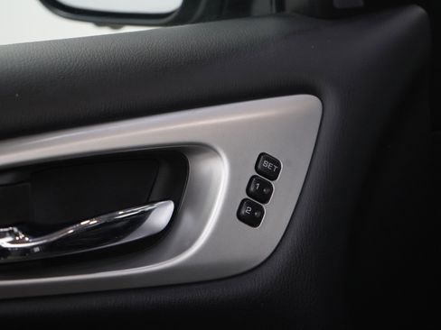 Used 2019 Nissan Pathfinder S AWD/4WD image 24