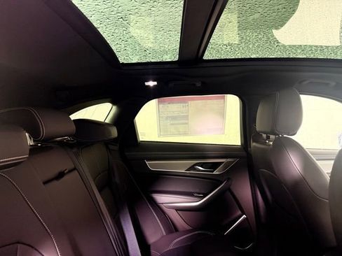 Used 2025 Jaguar F-PACE R-Dynamic S image 31