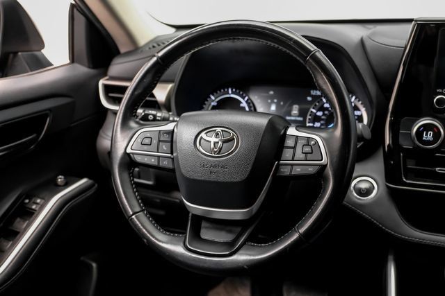 Used 2023 Toyota Highlander LE AWD/4WD image 20