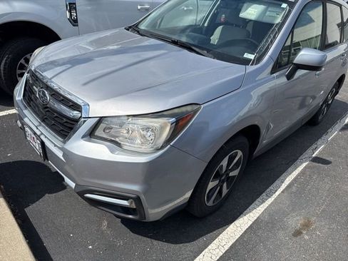 Used 2017 Subaru Forester 2.5i Premium w/ All-Weather Package AWD/4WD image 4