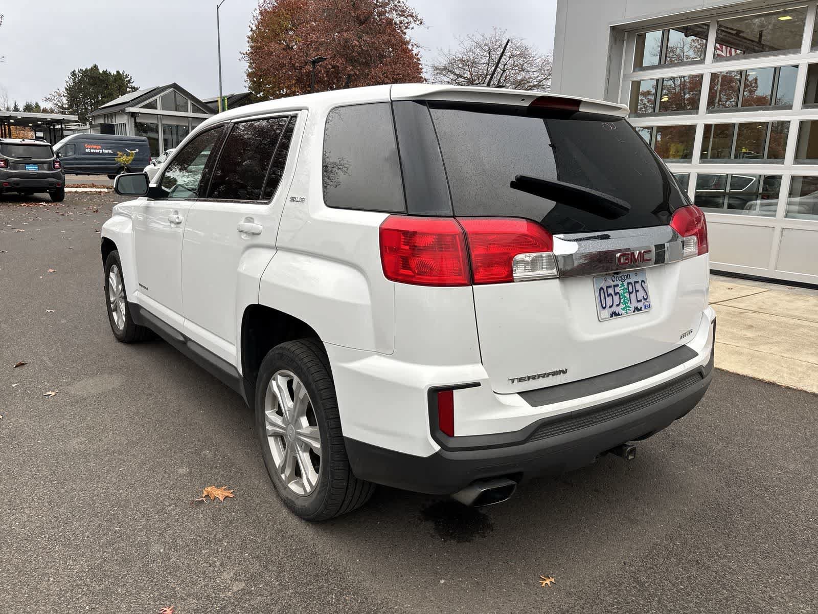 Used 2017 GMC Terrain SLE AWD/4WD image 3