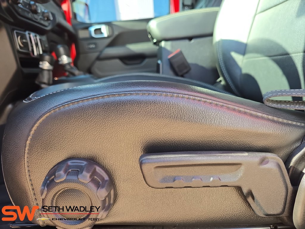 Used 2022 Jeep Wrangler Unlimited Sahara w/ Cold Weather Group AWD/4WD image 29