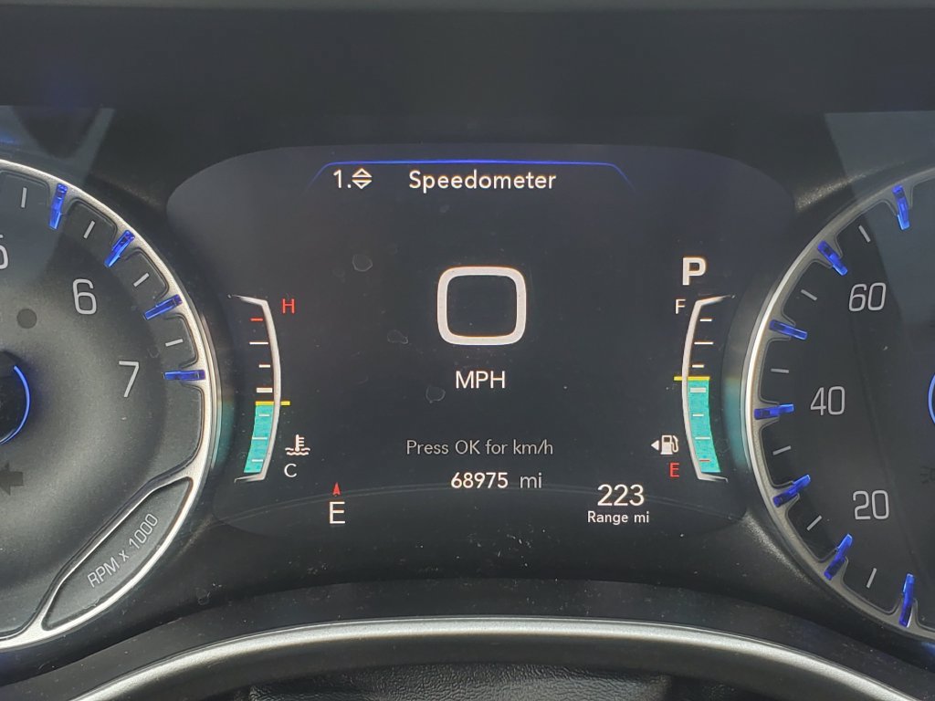 Used 2024 Chrysler Pacifica Touring-L FWD image 10