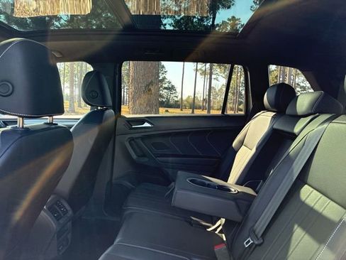 Used 2023 Volkswagen Tiguan SE R-Line image 22