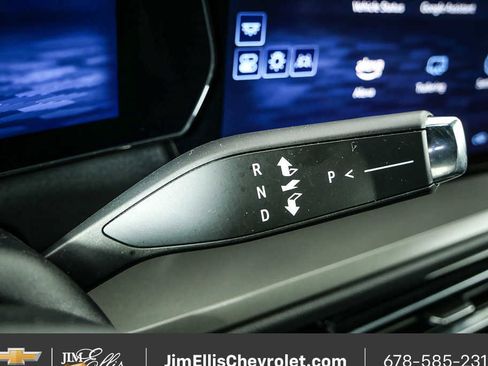 Used 2025 Chevrolet Traverse LT image 16