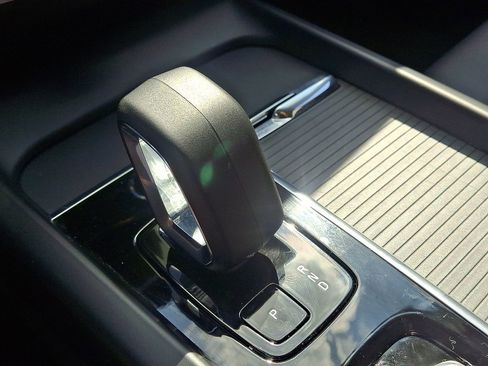 Certified 2024 Volvo XC60 B5 Core image 15