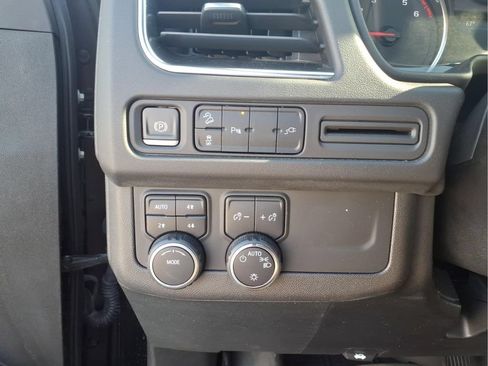 Used 2021 Chevrolet Suburban Z71 AWD/4WD image 17