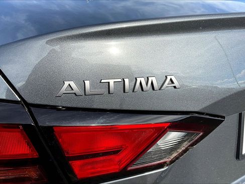 Used 2024 Nissan Altima 2.5 SV image 24