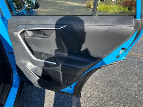 Used 2019 Toyota RAV4 LE image 28