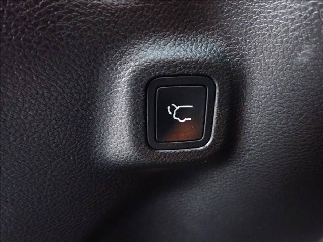 Used 2018 Jeep Compass Trailhawk w/ Leather Interior Group AWD/4WD image 9