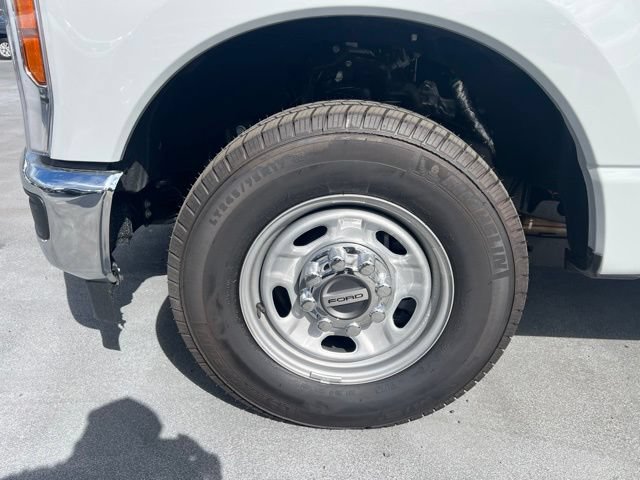 New 2026 Ford F250 XL w/ XL Chrome Package RWD image 4