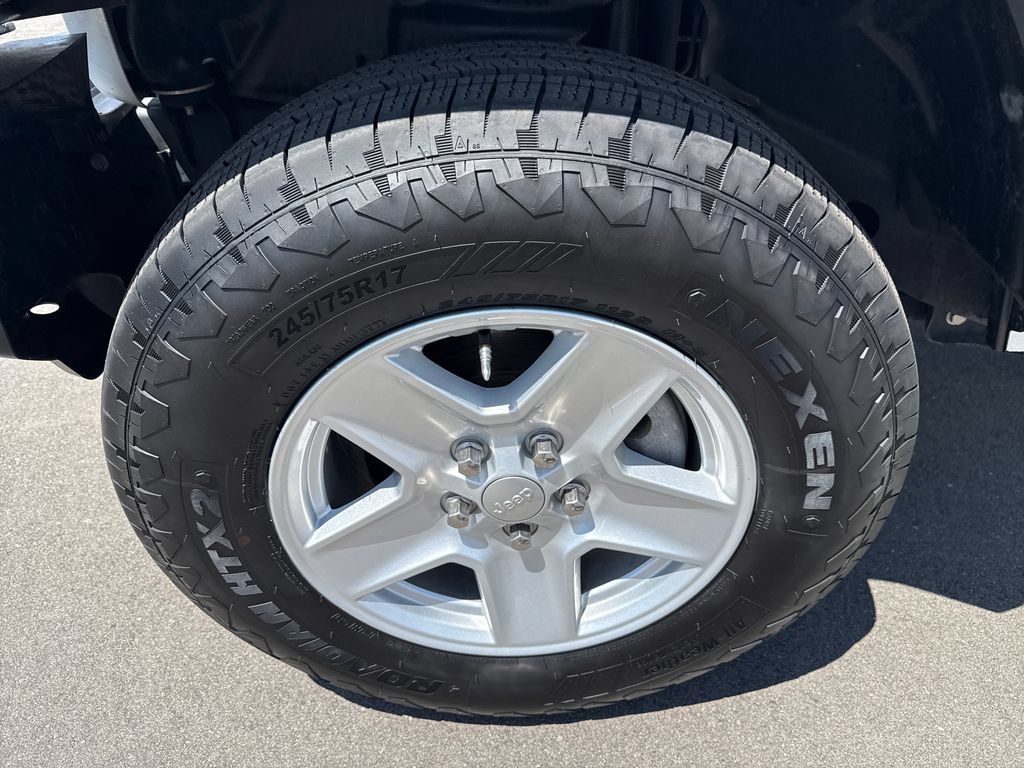 Used 2023 Jeep Wrangler Unlimited Sport AWD/4WD image 32