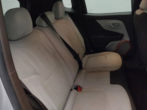 Used 2016 Jeep Renegade Latitude image 19