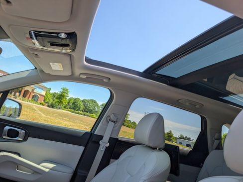 Used 2025 Kia Sorento S w/ Panoramic Sunroof Package FWD image 41