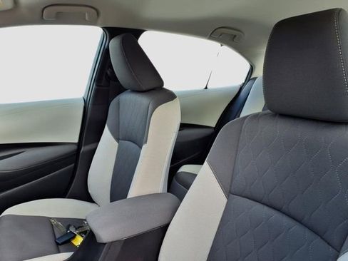 Used 2025 Toyota Corolla LE w/ Convenience Package image 18