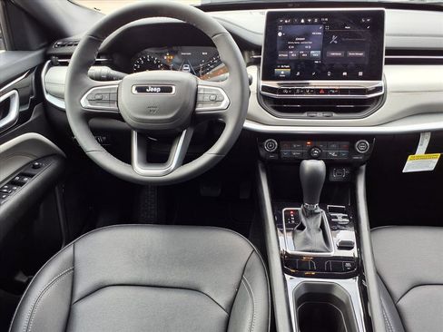 Certified 2025 Jeep Compass Limited image 6