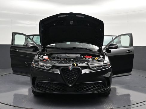Used 2025 Alfa Romeo Tonale AWD/4WD image 40